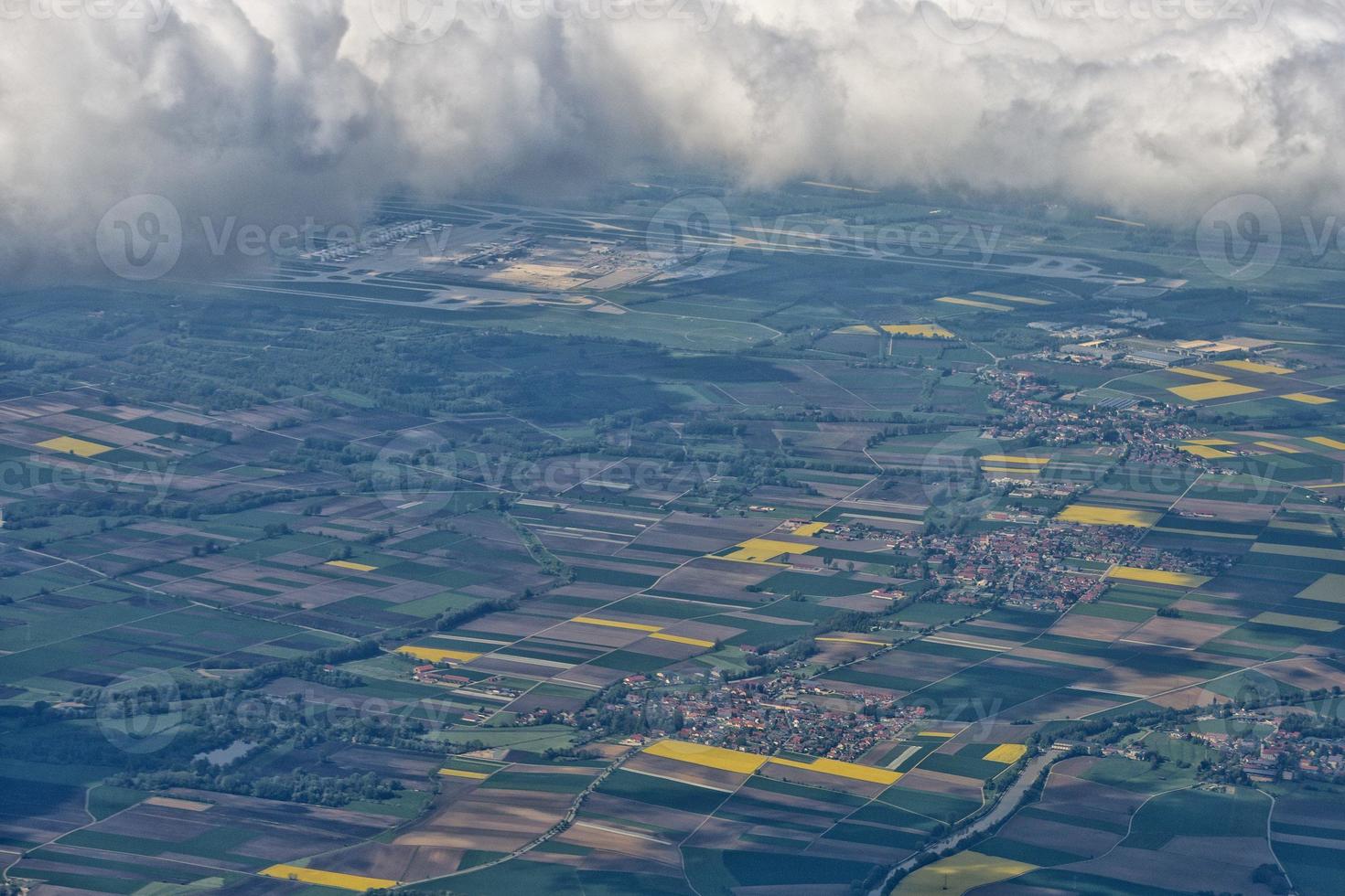 vista aérea de campos cultivados foto