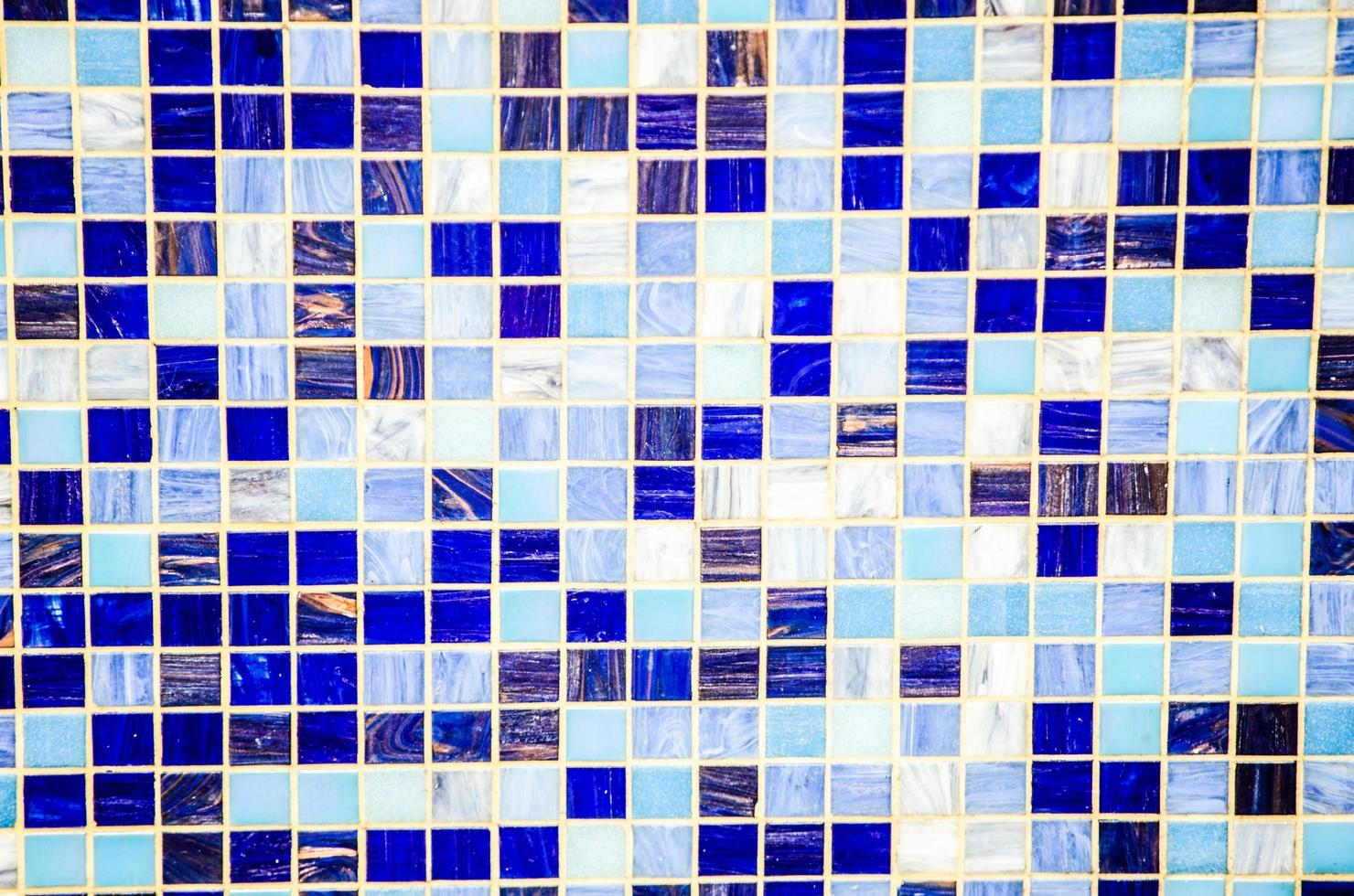 mosaico azulejos parede dentro branco azul padronizar para fundo. foto