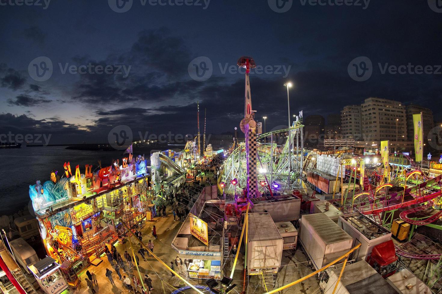 Diversão justo carnaval Luna parque panorâmico roda foto