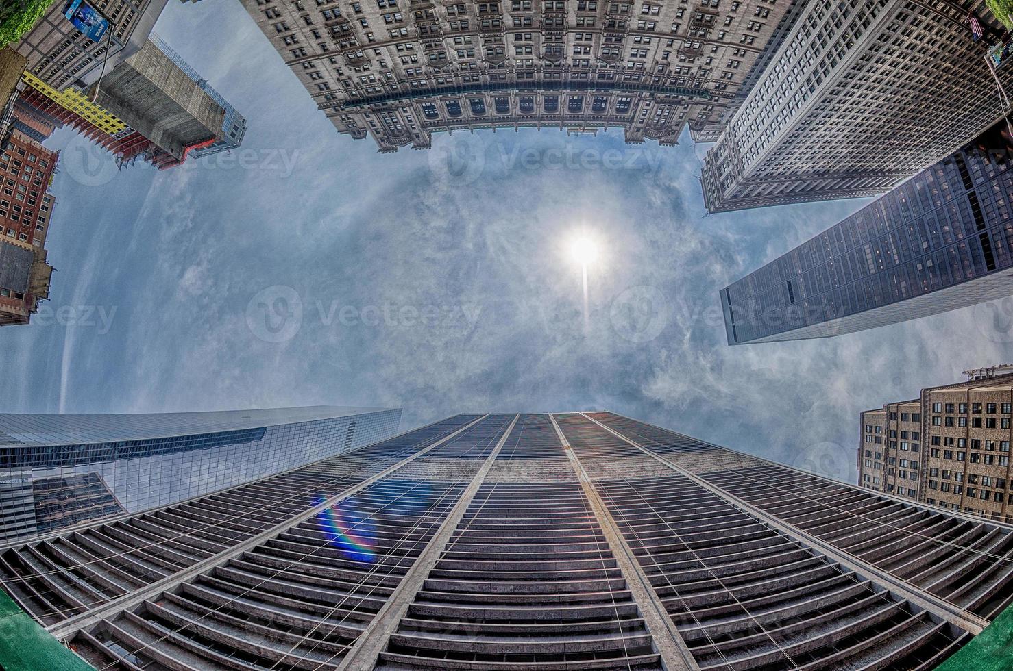 detalhe de arranha-céu de ferro e vidro manhattan foto