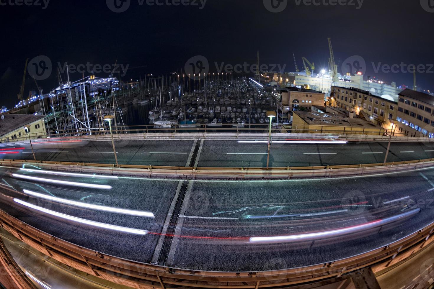 Génova viaduto às noite foto