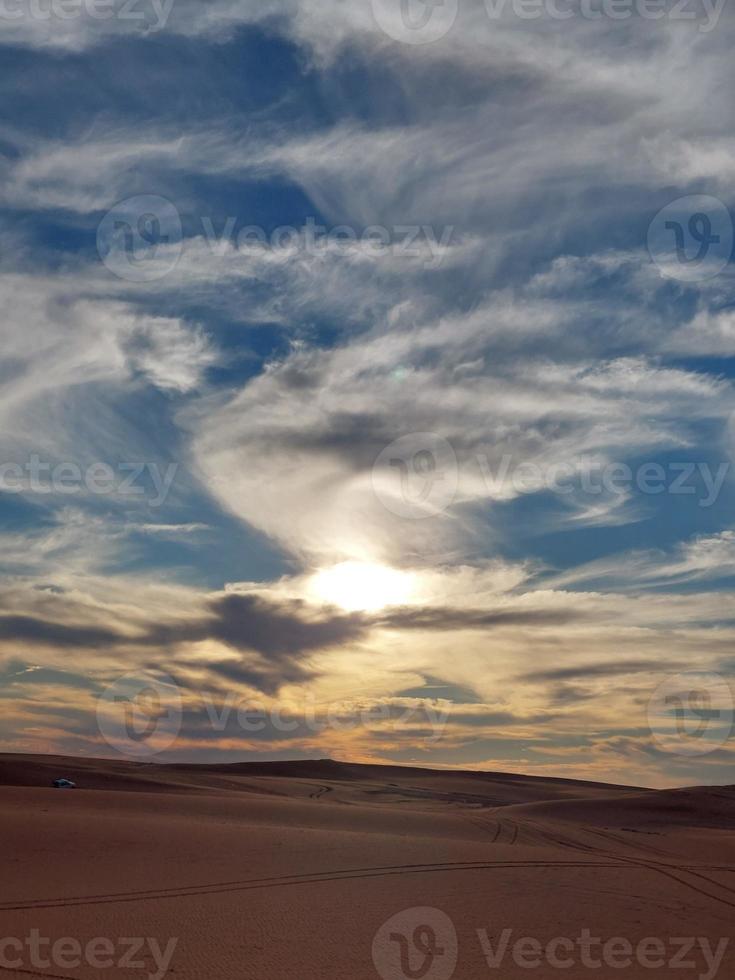 deserto panorama com céu foto