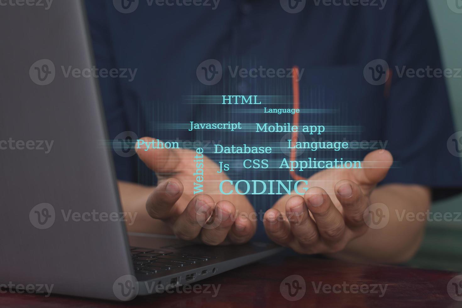 a mãos segurando codificação e relacionado texto computador efeito foto