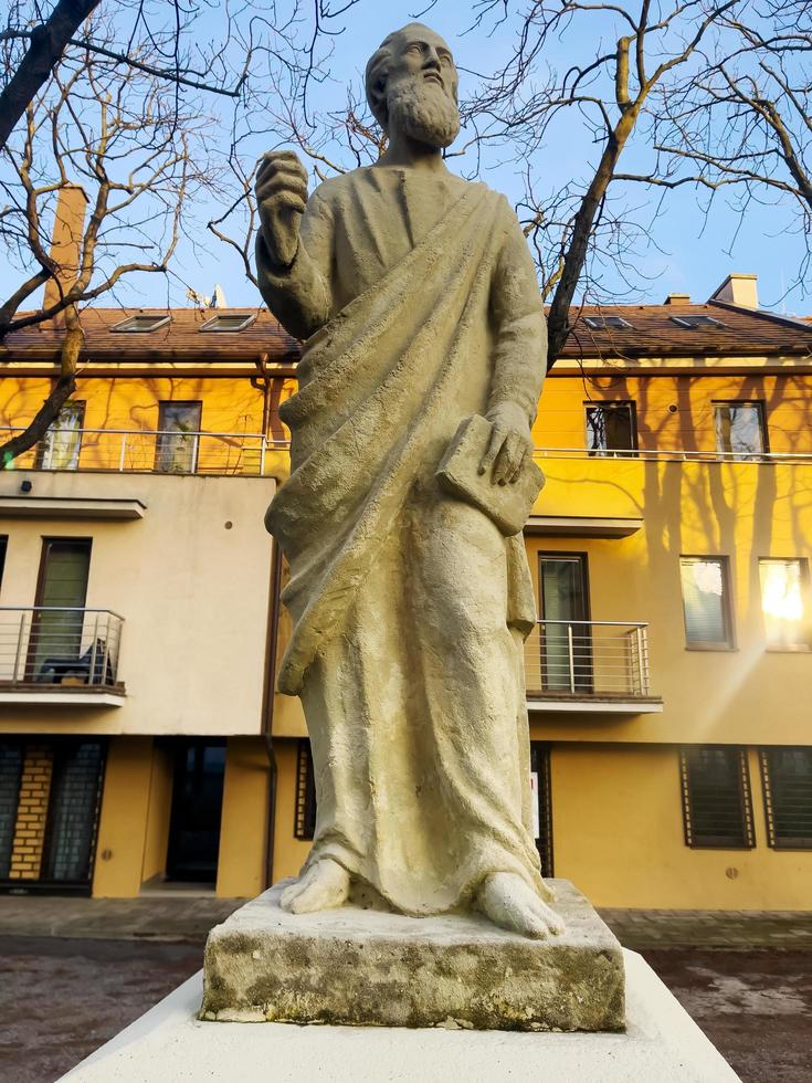 nitra, Eslováquia -29.01.2023 estátua do st. James a mais jovem dentro a histórico Centro do a cidade. foto