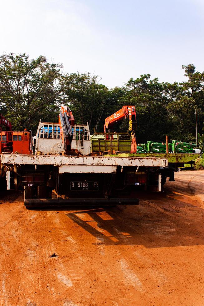 pesado equipamento construção local dentro Bekasi Indonésia foto