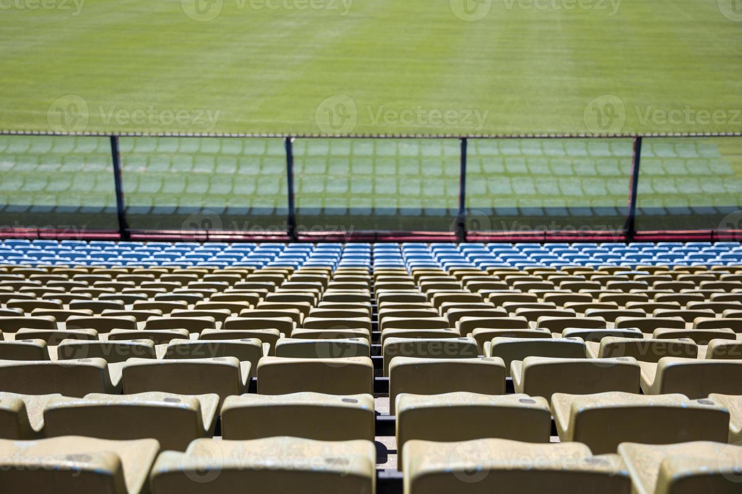 close dos assentos do estádio foto