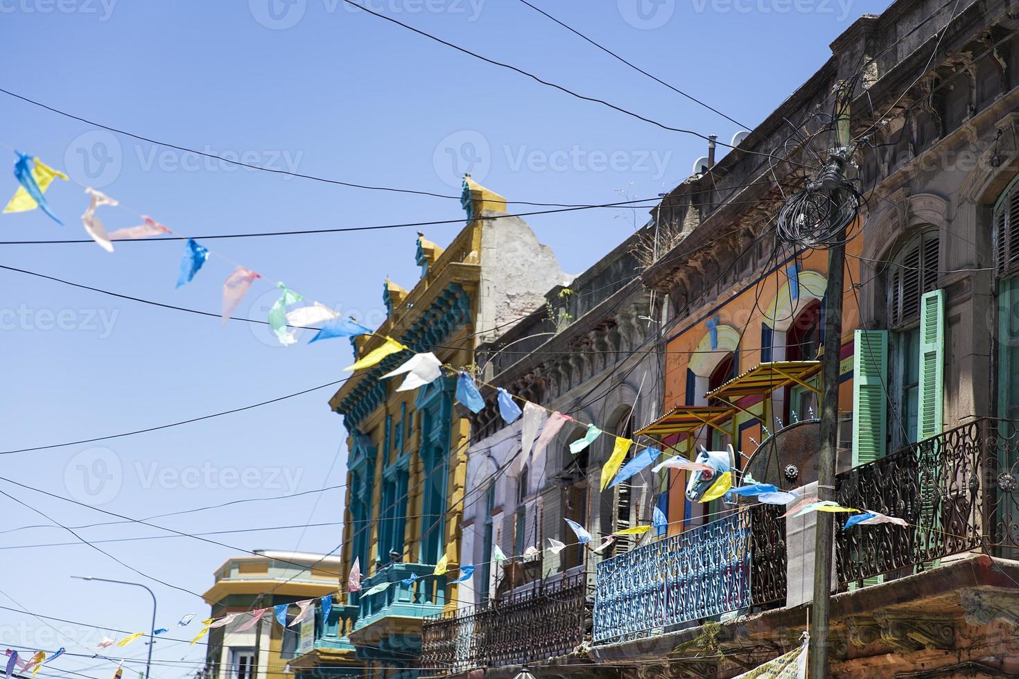 fachada colorida de caminito em la boca, buenos aires, argentina foto