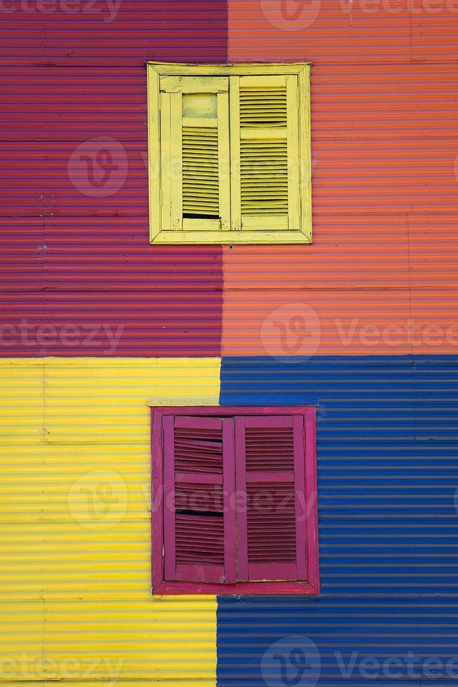 fachada colorida de caminito em la boca, buenos aires, argentina foto