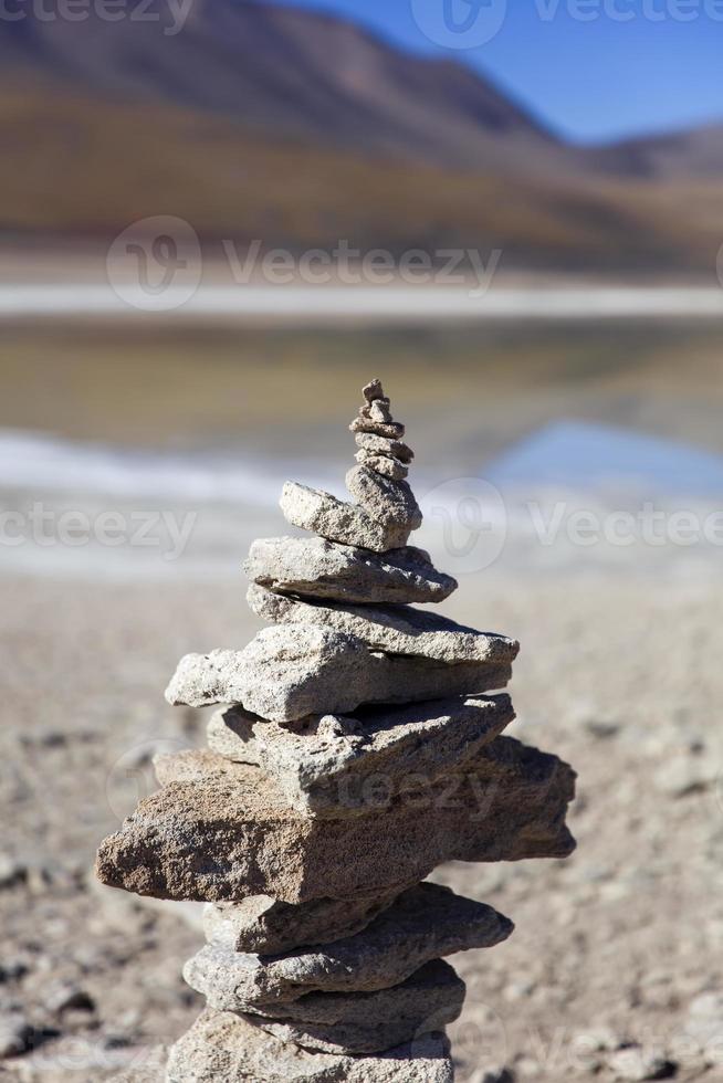 Lago Laguna Verde e Vulcão Licancabur na Bolívia foto