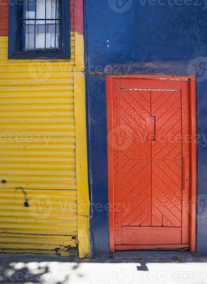 fachada colorida de caminito em la boca, buenos aires, argentina foto