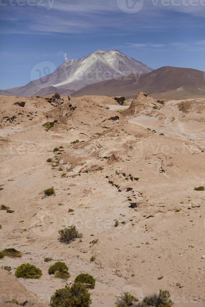 vulcão licancabur na reserva nacional de fauna andina eduardo avaroa na bolívia foto