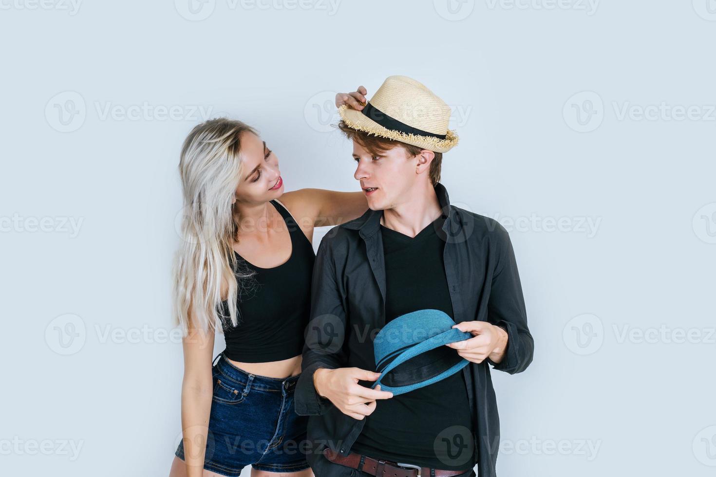 casal fashion sendo engraçado juntos foto