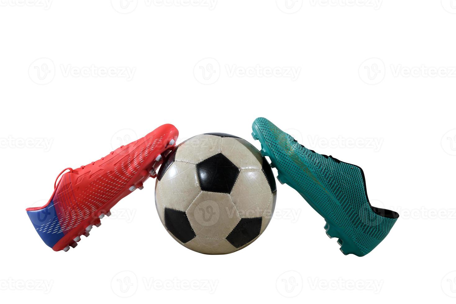 fechar-se do futebol sapatos com chuteiras pronto para uma futebol Combine foto