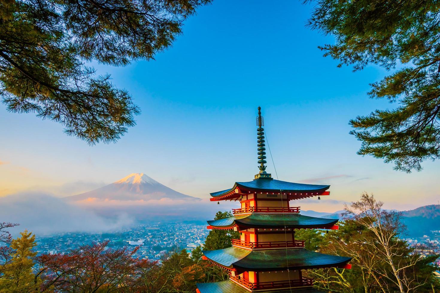 bela paisagem de mt. fuji com pagode chureito, japão foto