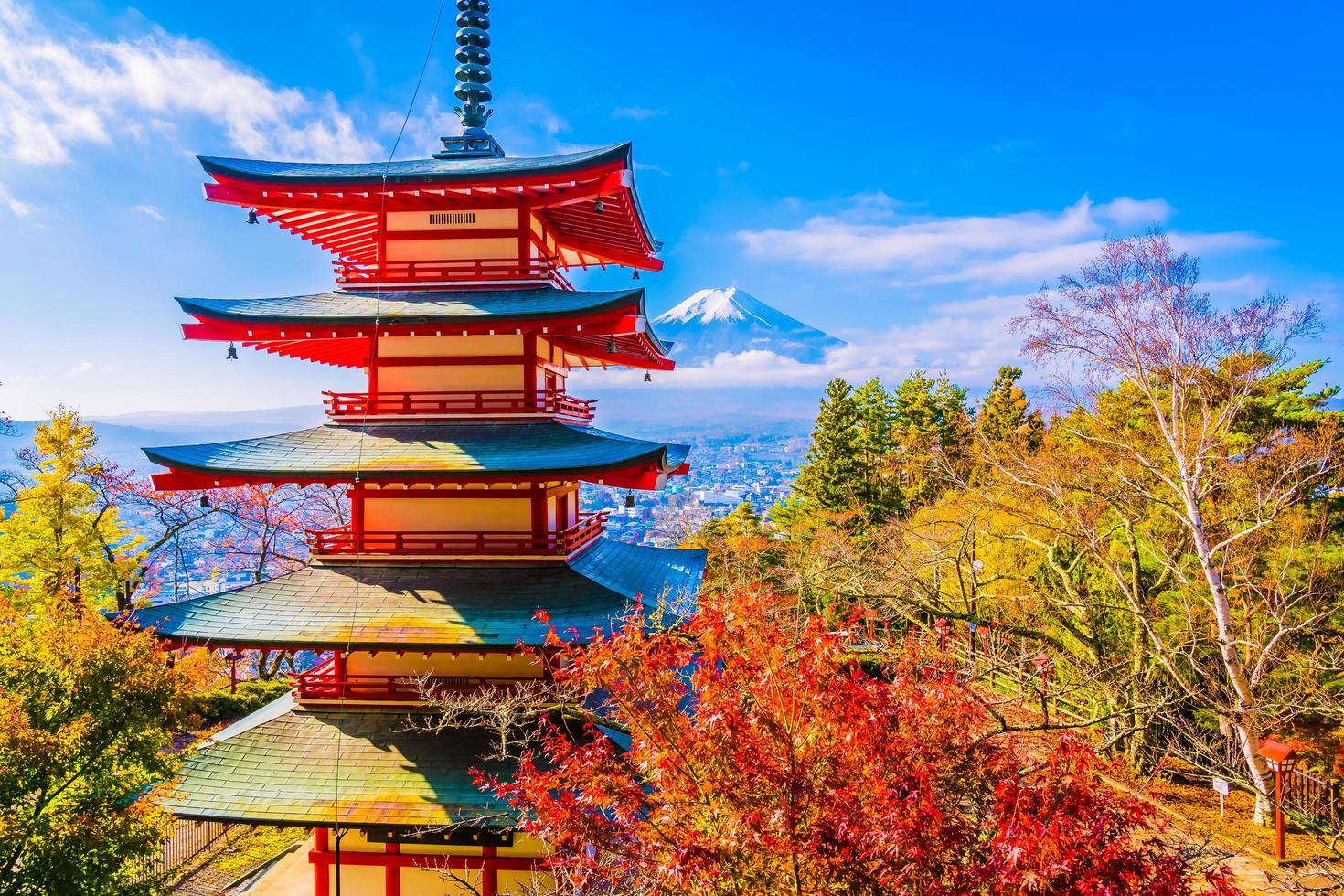 bela paisagem de mt. fuji com pagode chureito, japão foto