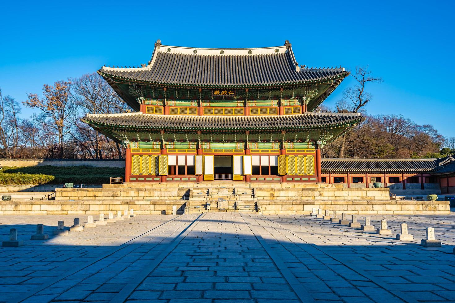 palácio de changdeokgung na cidade de seul, coreia do sul foto