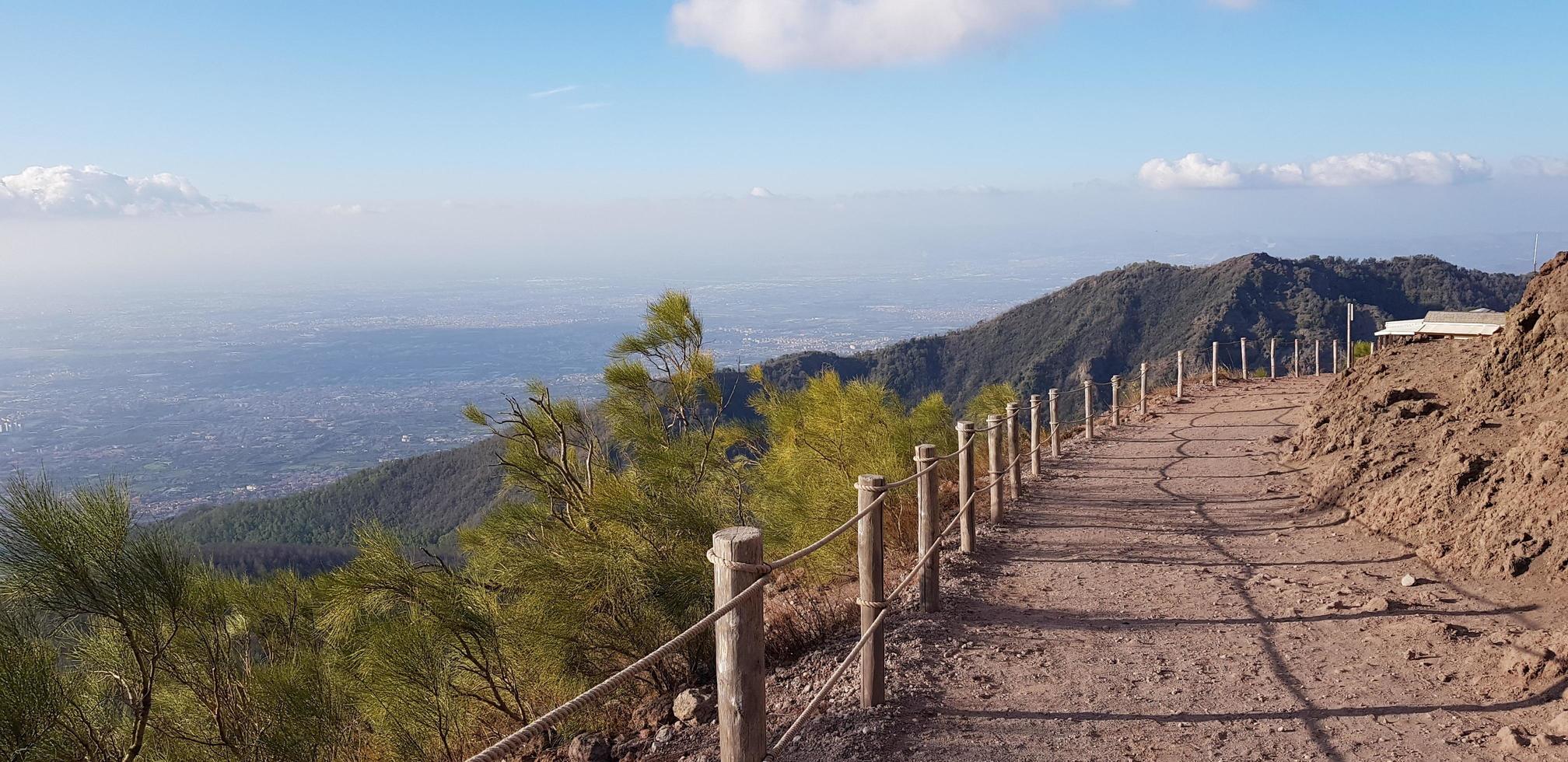 passagem no vulcão etna na itália foto