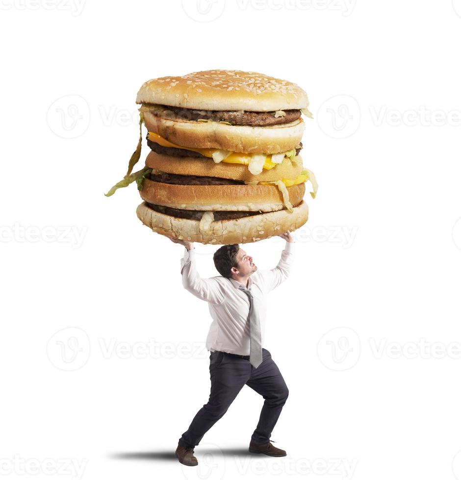 homem e sanduíche peso foto