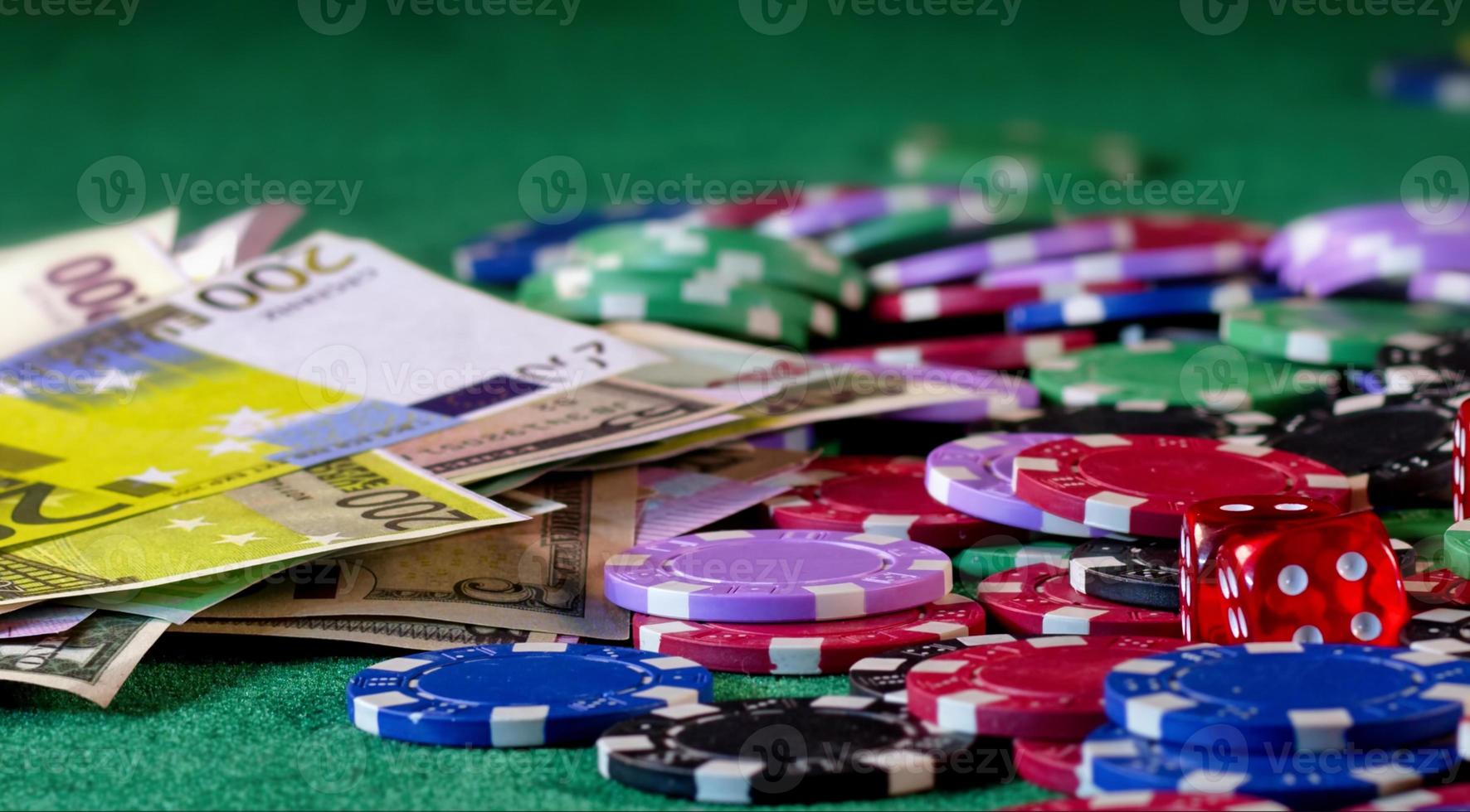 jogos jogos de azar Ferramentas dinheiro pôquer salgadinhos e dinheiro foto