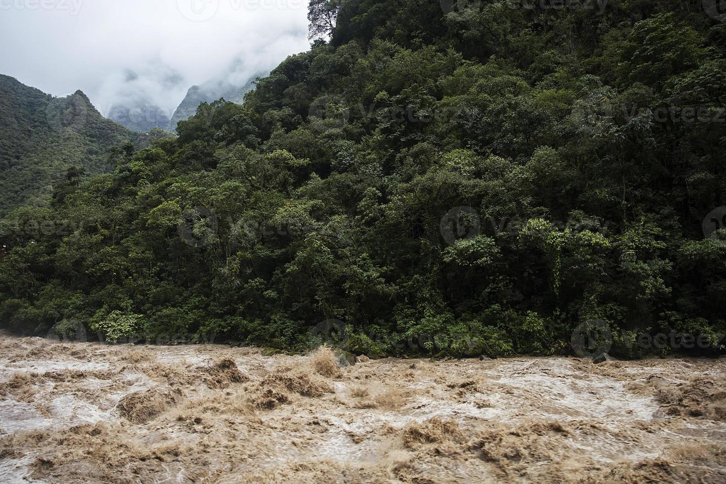 rio urubamba no peru foto