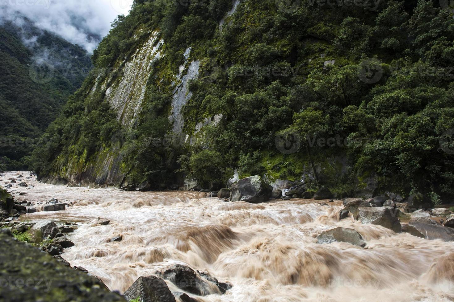 rio urubamba no peru foto