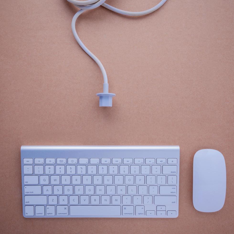 teclado e mouse com cabo foto