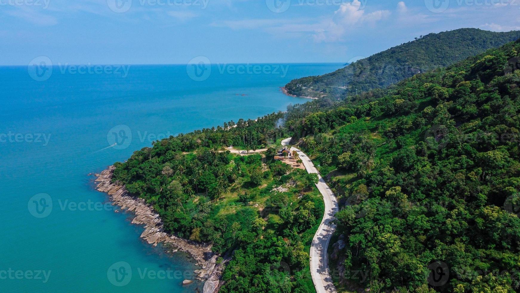 vista da estrada da ilha na tailândia foto