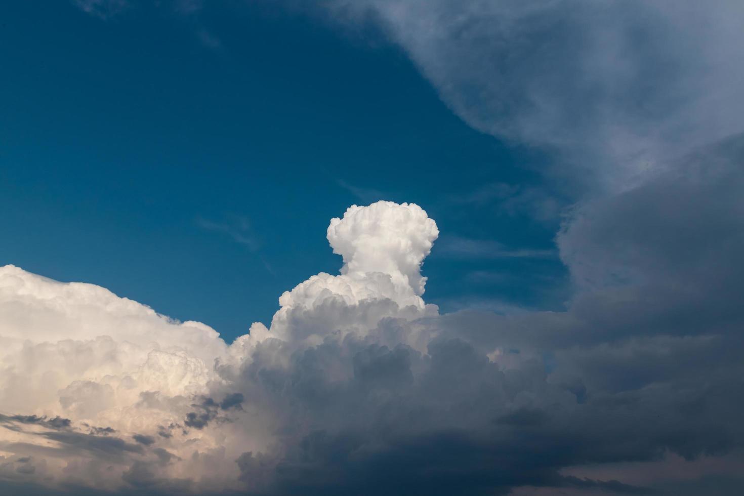 céu com nuvens foto