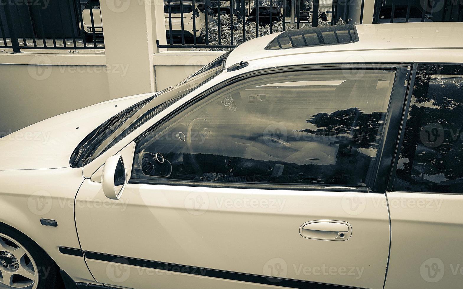 pequeno branco carro dentro novas terras, capa cidade, sul África. foto