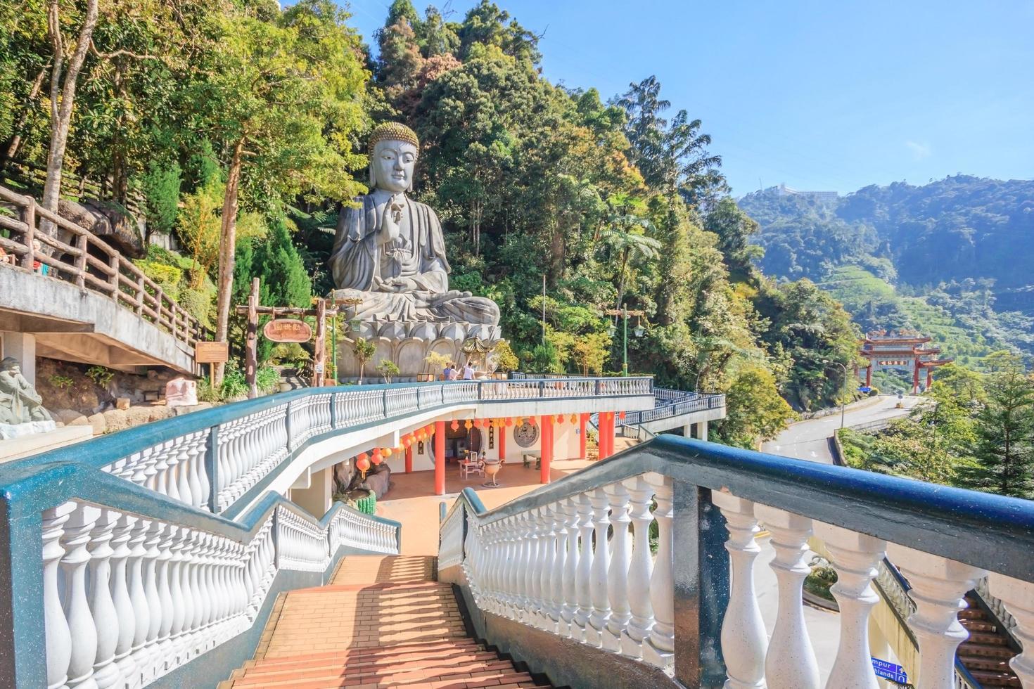 estátua de Buda no templo de Chin Swee Caves em Genting Highlands, Pahang, Malásia, 2017 foto