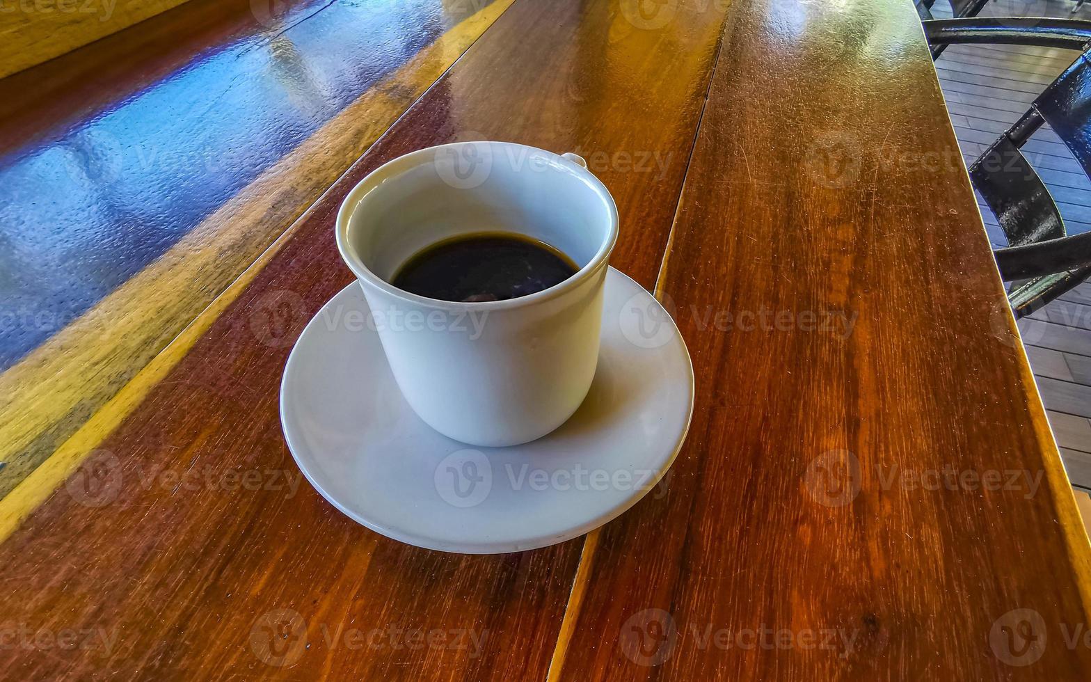 xícara de café preto americano no restaurante méxico. foto