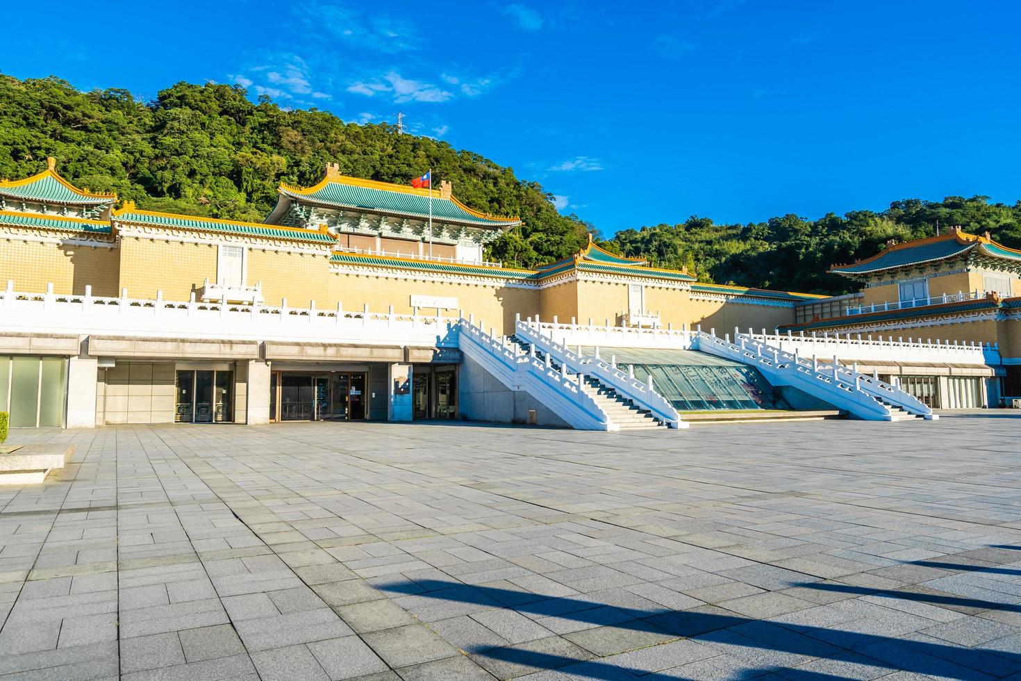 o museu do palácio nacional na cidade de taipei, taiwan foto
