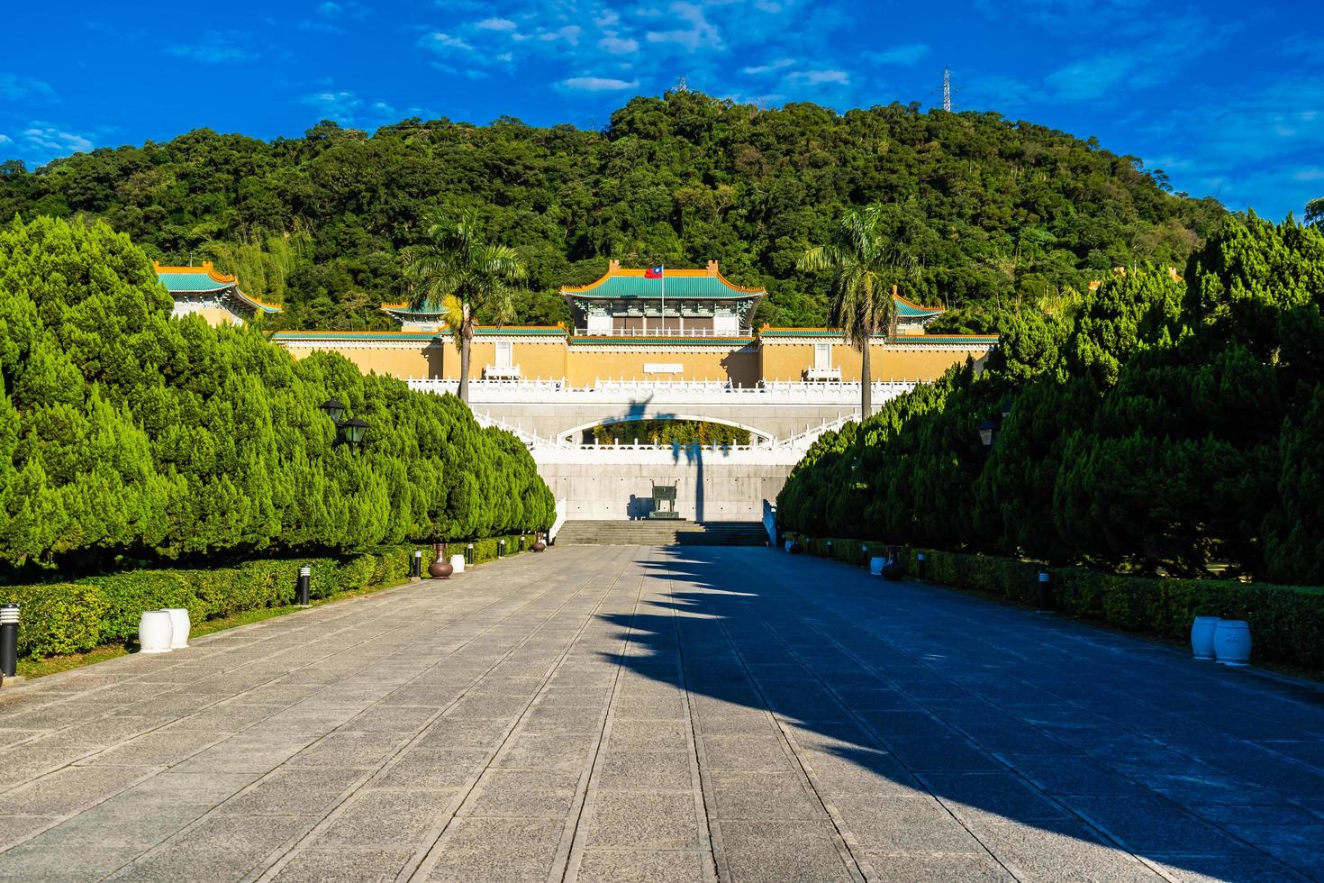 o museu do palácio nacional na cidade de taipei, taiwan foto