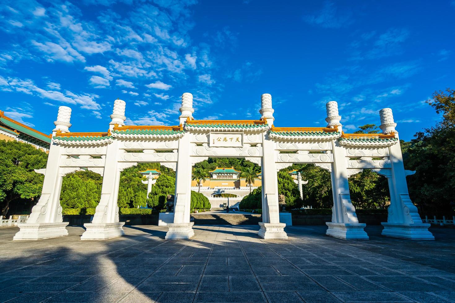 portão do museu do palácio nacional na cidade de taipei, taiwan foto