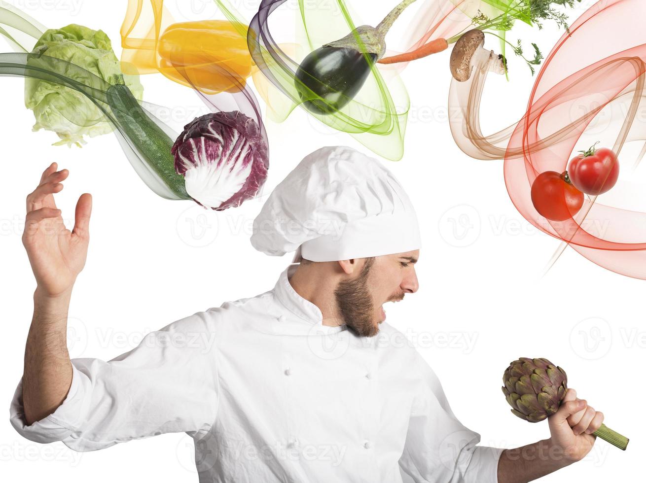 chefe de cozinha com legumes foto