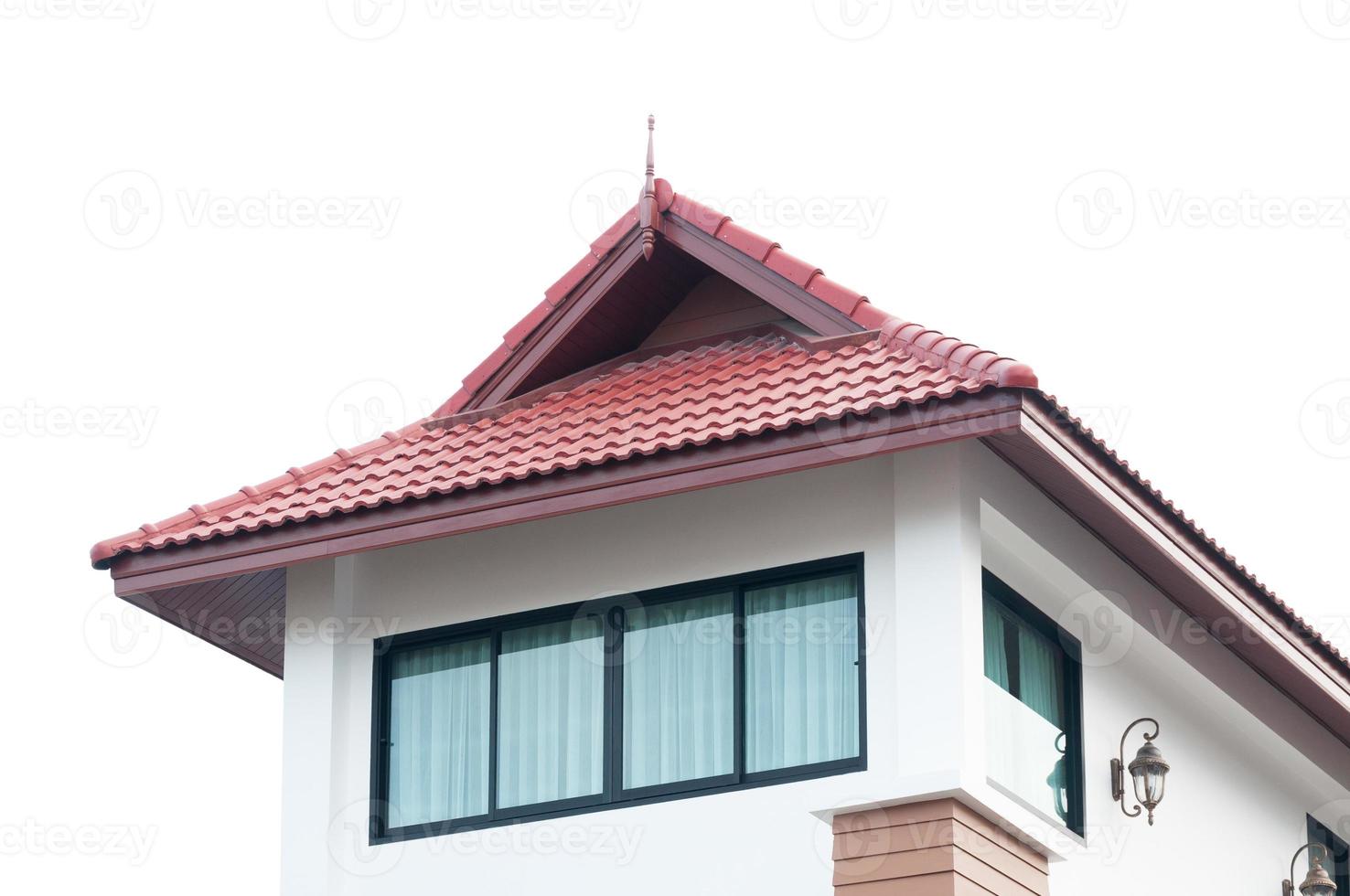 residencial casa com vermelho cobertura isolado em branco plano de fundo, ásia casa estilo foto