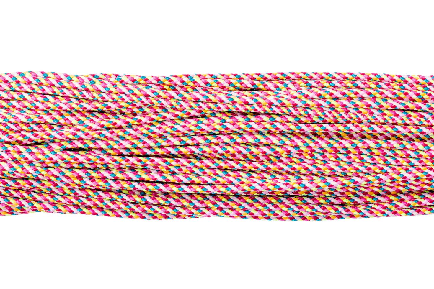 diferentes cordas conectadas isoladas em um fundo branco foto