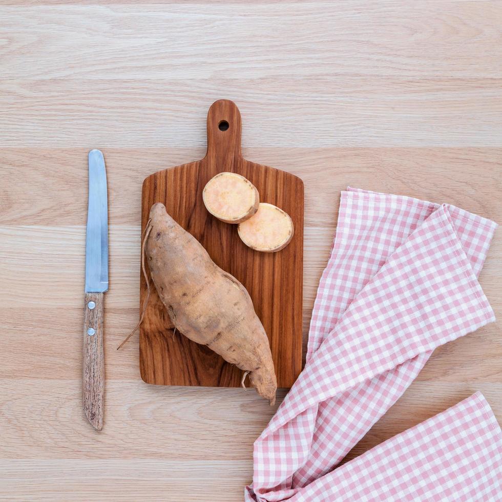 batata doce fatiada foto