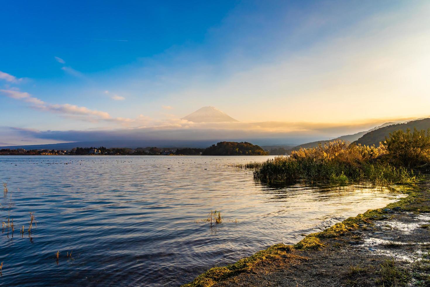 mt. fuji com em yamanashi, japão foto