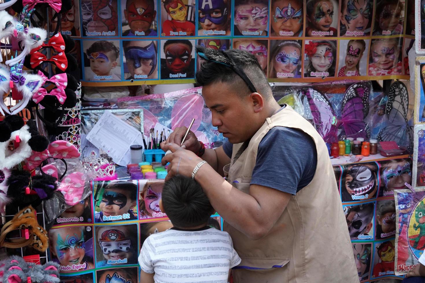 cidade do méxico, 3 de fevereiro de 2019 - parque da cidade chapultepec lotado de pessoas no domingo foto