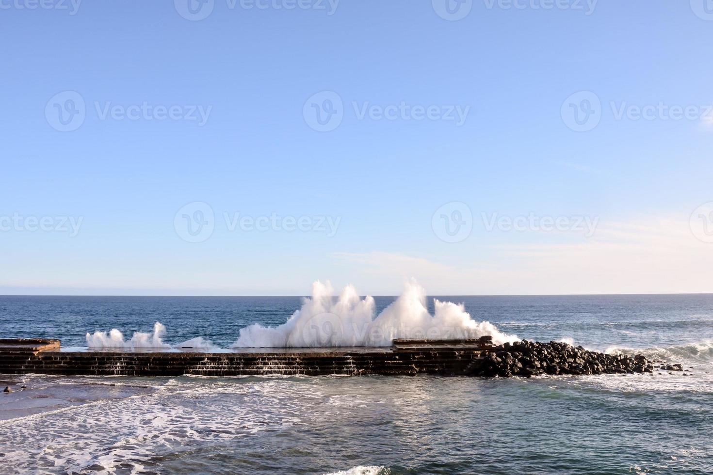 enormes ondas do mar foto