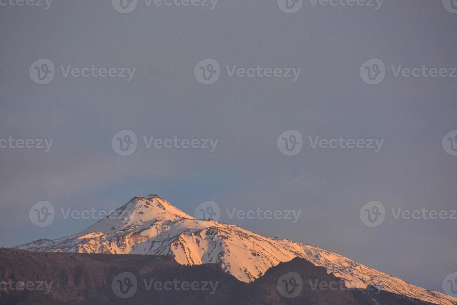 paisagem de montanha de neve foto