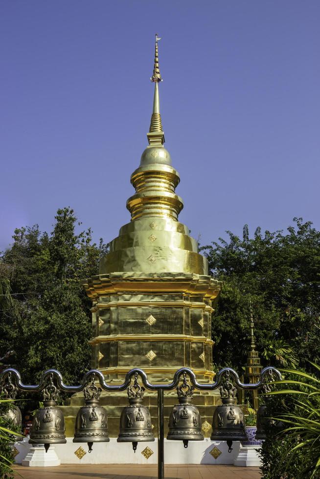 templo público budista tailandês em chiang mai foto