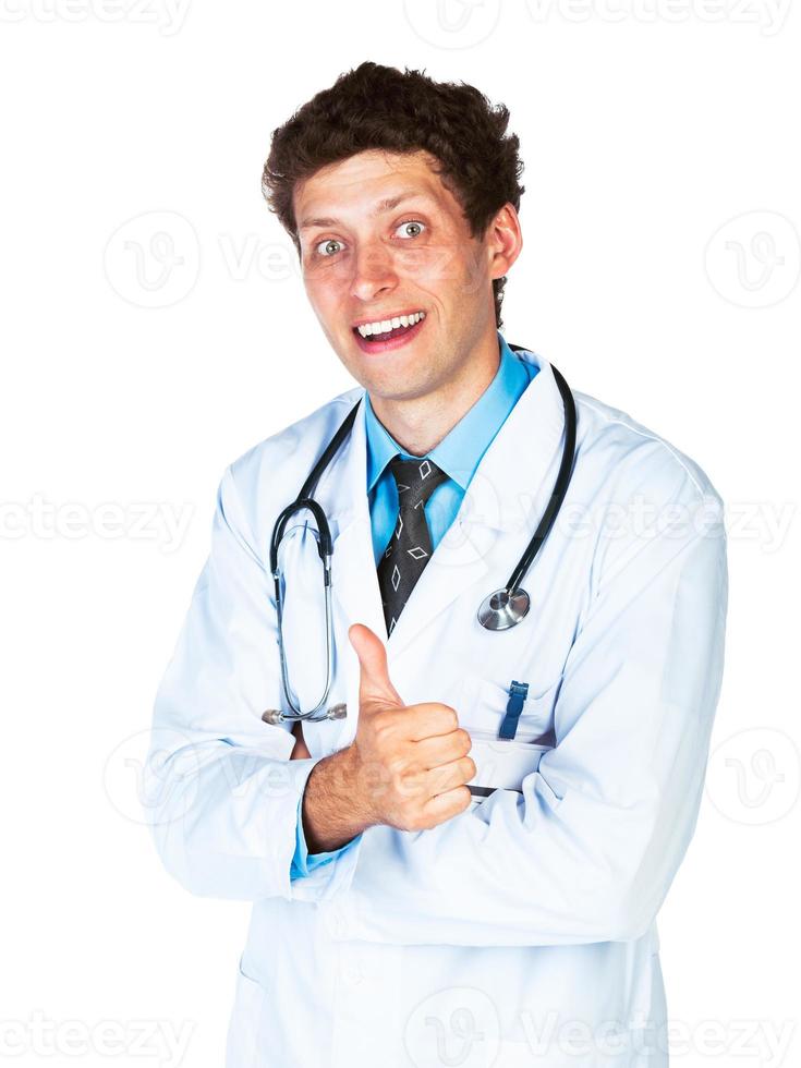 retrato do uma sorridente masculino médico com dedo acima em branco foto