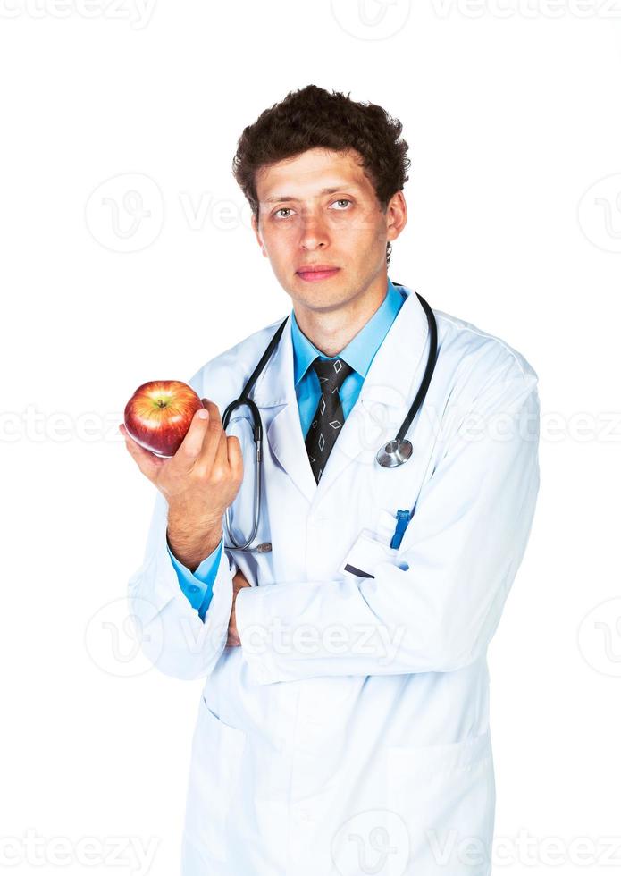 retrato do uma masculino médico segurando vermelho maçã em branco foto