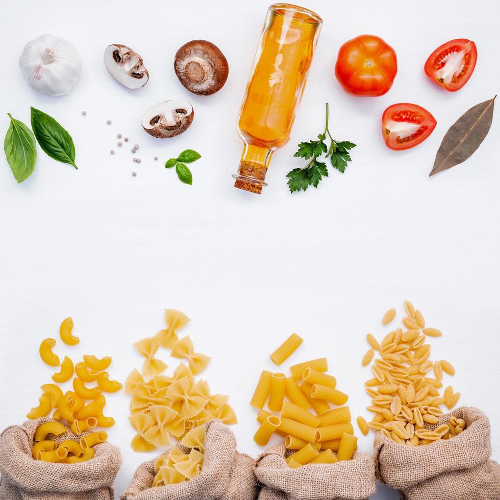 ingredientes frescos e massas foto