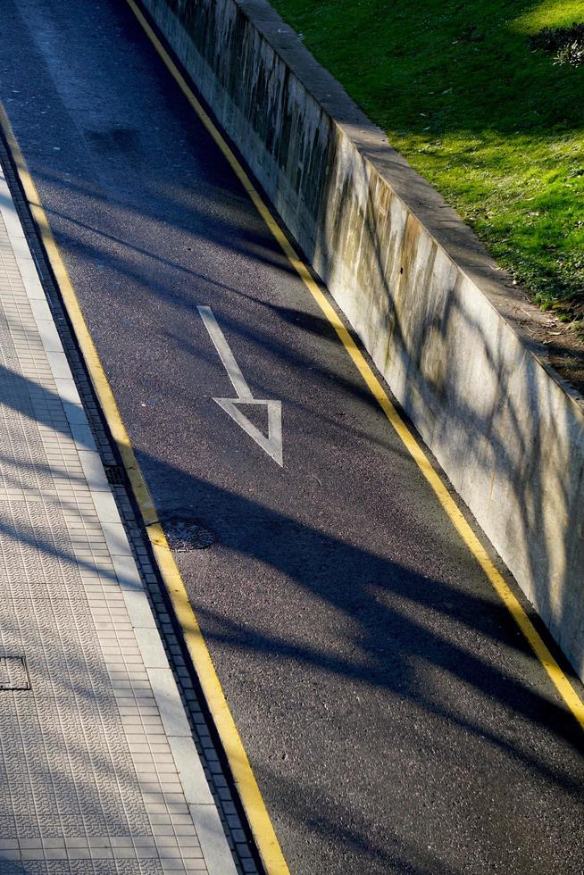 seta sinalização de trânsito sinalização rodoviária em bilbao city, espanha foto