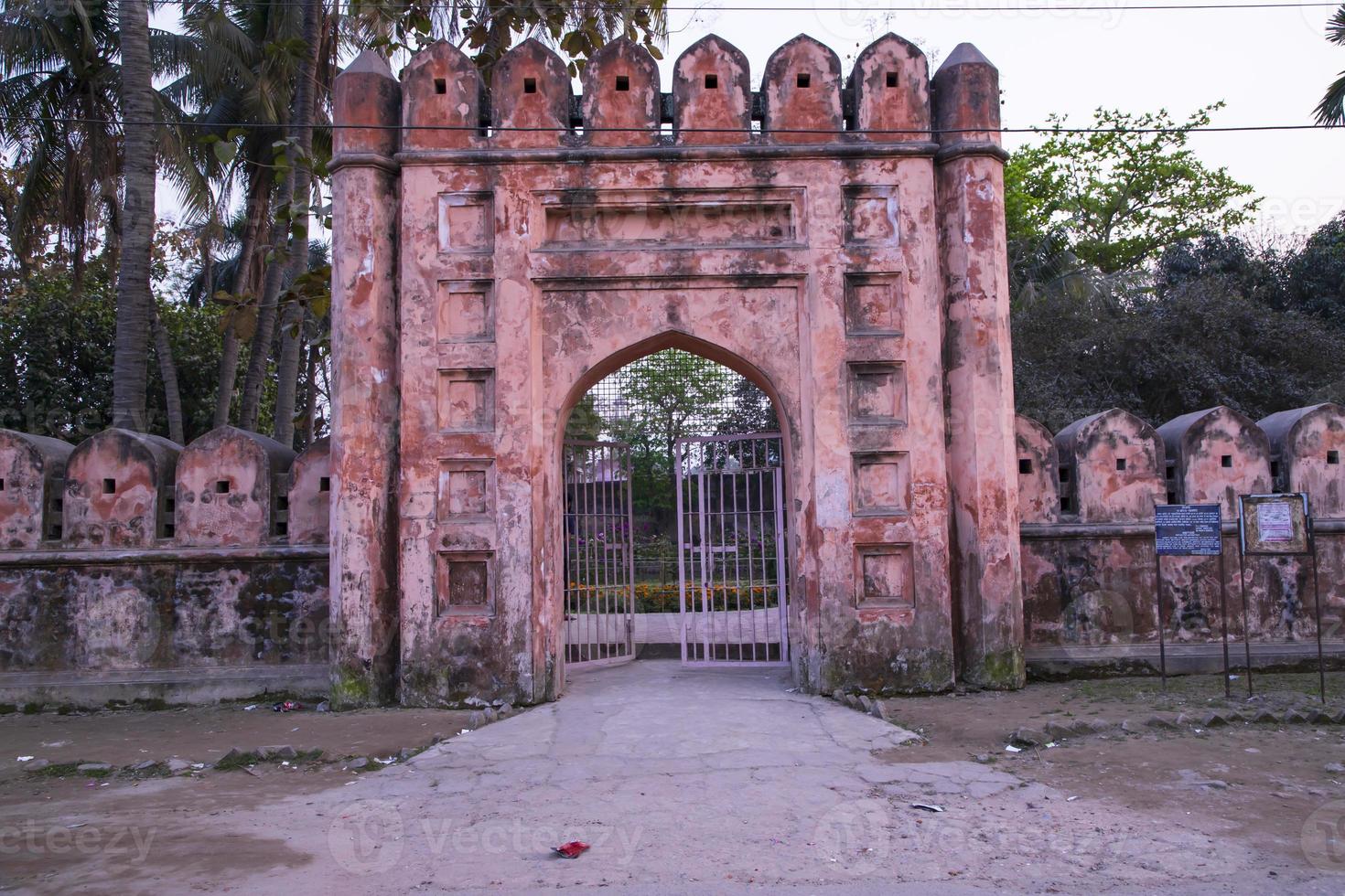 histórico castelo, idrakpur forte é uma rio forte situado dentro mushiganj, Bangladesh. a forte estava construído aproximadamente dentro 1660 de Anúncios foto