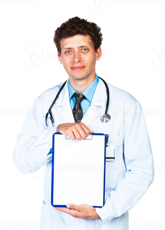masculino médico mostrando prancheta com cópia de espaço para texto foto