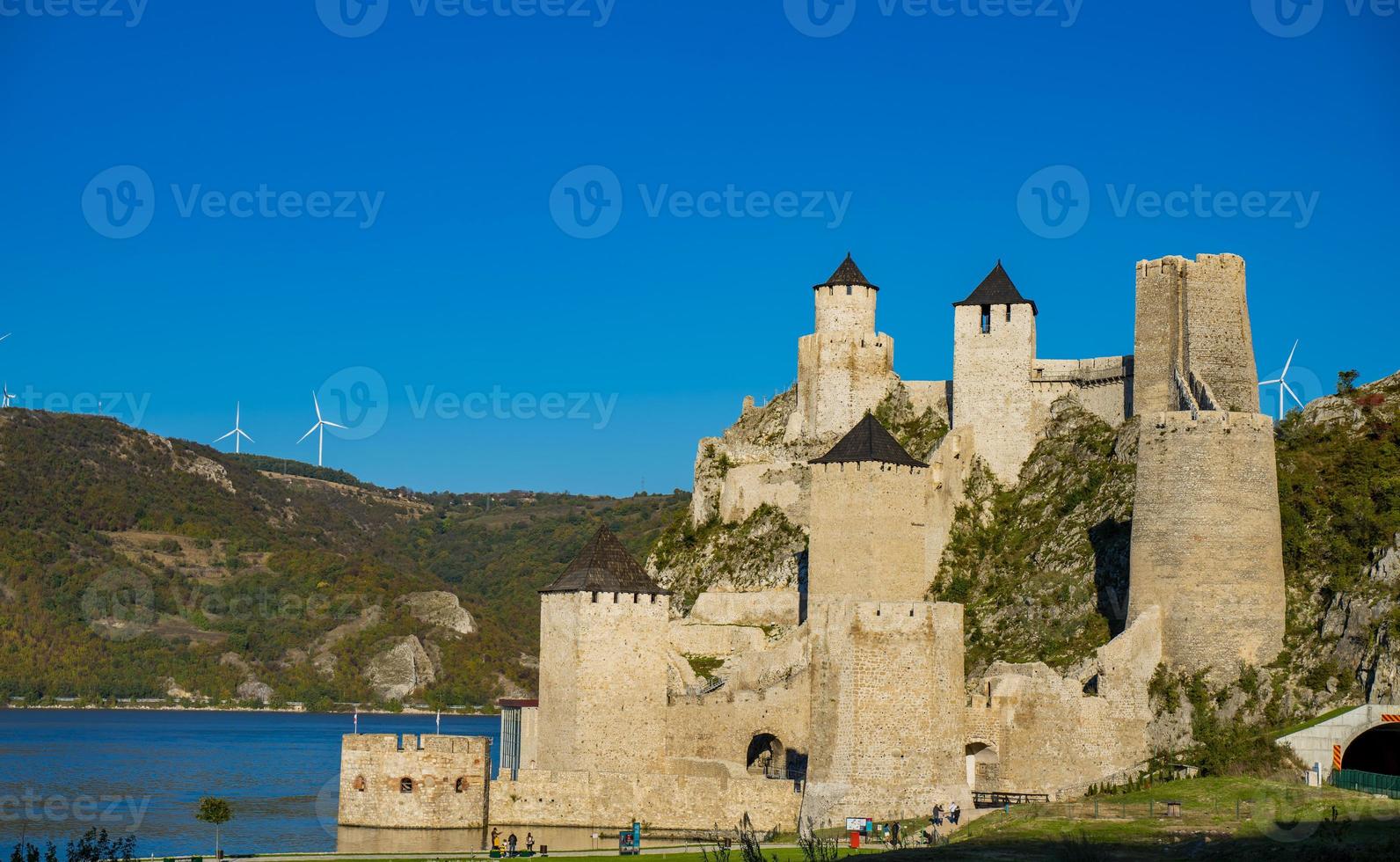 Fortaleza Golubac na Sérvia foto